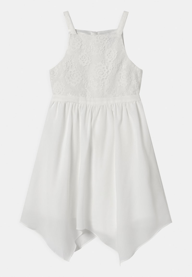 Vit klänning med spetslivstycke, justerbara axelband och svävande kjol. Längden har en hög-låg skärning som skapar en asymmetrisk silhuett.