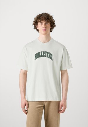 Hollister Co. BOXY ELEVATED TECH LOGO - T-shirt con stampa - vaporous grey
