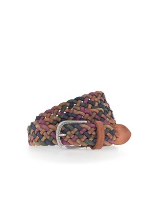 Geweven leren riem met meerkleurige strengen in groen, paars, bruin en marineblauw, uitgerust met een zilveren metalen gesp en een tan leren punt.