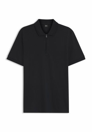 Musta pikeepaita, joka on valmistettu teksturoidusta kankaasta. Paidassa on neljänneksen mittainen vetoketjullinen kaulus ja lyhyet hihat. Yksinkertainen ja siisti muotoilu ilman kuvioita.