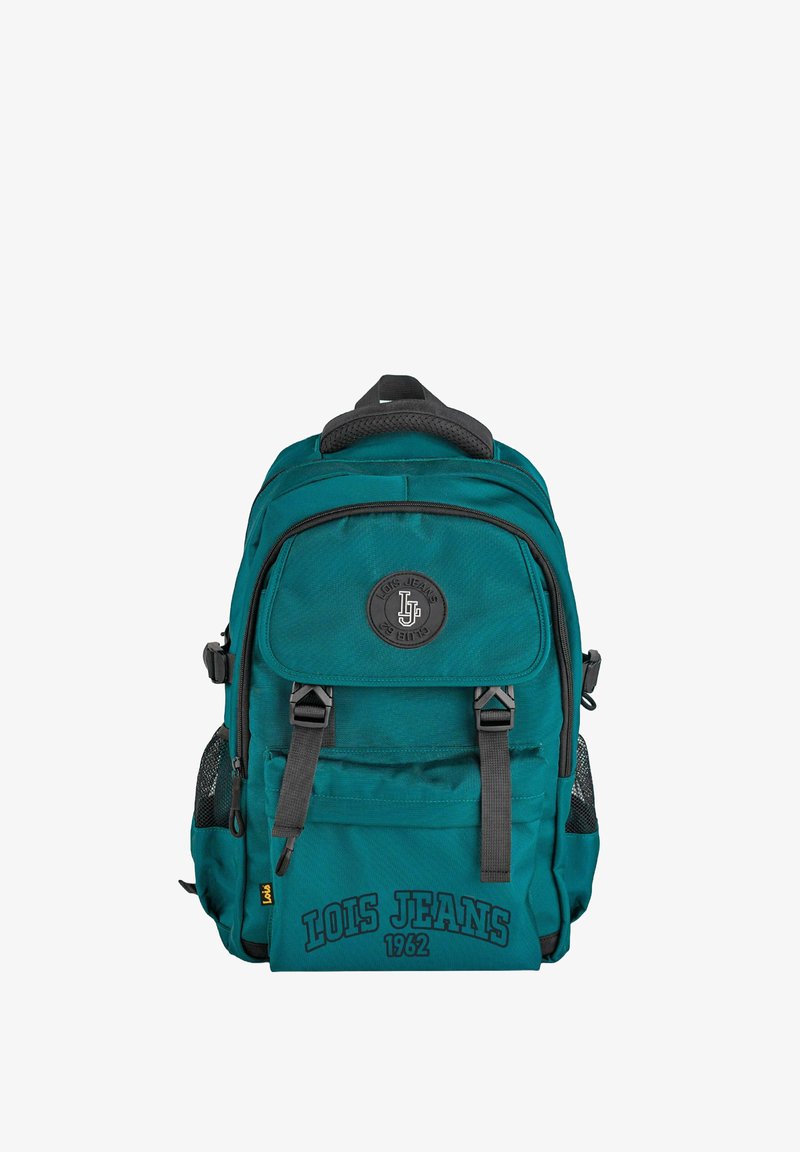 Mochila azul verdosa con acentos negros, que cuenta con un bolsillo frontal, parche con logo y bolsillos laterales de malla. Fabricada con un tejido duradero y con correas ajustables.