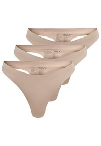 Drie paar naaktroze stringondergoed, gemaakt van een gladde stof met een laag uitgesneden ontwerp en uitsnijdingen aan de zijkanten. Labels zichtbaar op de taille.