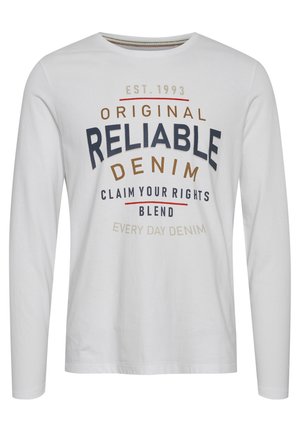 T-shirt a maniche lunghe bianco con testo stampato audace in blu scuro, marrone e rosso. Collo rotondo e materiale in cotone morbido.