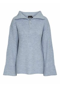 Svetlo modra rebrasta pulover s ovratnikom, delnim zadrgo in razširjenimi rokavi. Tkanina se zdi mehka z teksturirano površino.