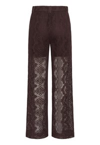 Pantaloni larghi in pizzo marrone con un design a motivi, tessitura aperta e finitura testurizzata, dotati di una vita e privi di tasche.