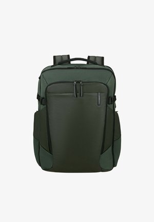 Grüner Rucksack mit strukturierter Oberfläche, doppelten Reißverschlussfächern, verstellbaren gepolsterten Schultergurten und seitlichen Taschen zur Aufbewahrung.