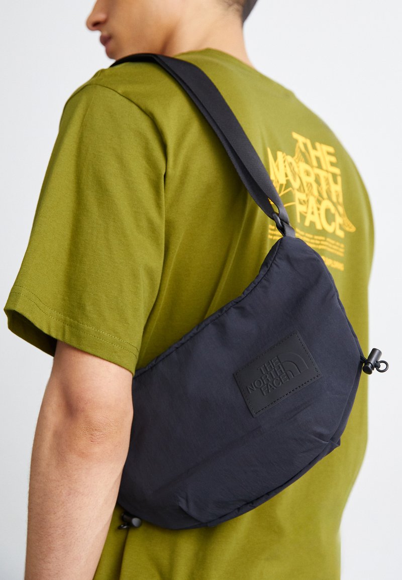 The North Face - NEVER STOP CROSSBODY UNISEX - Soma ar siksnu pāri ķermenim - tnf black, Palielināt