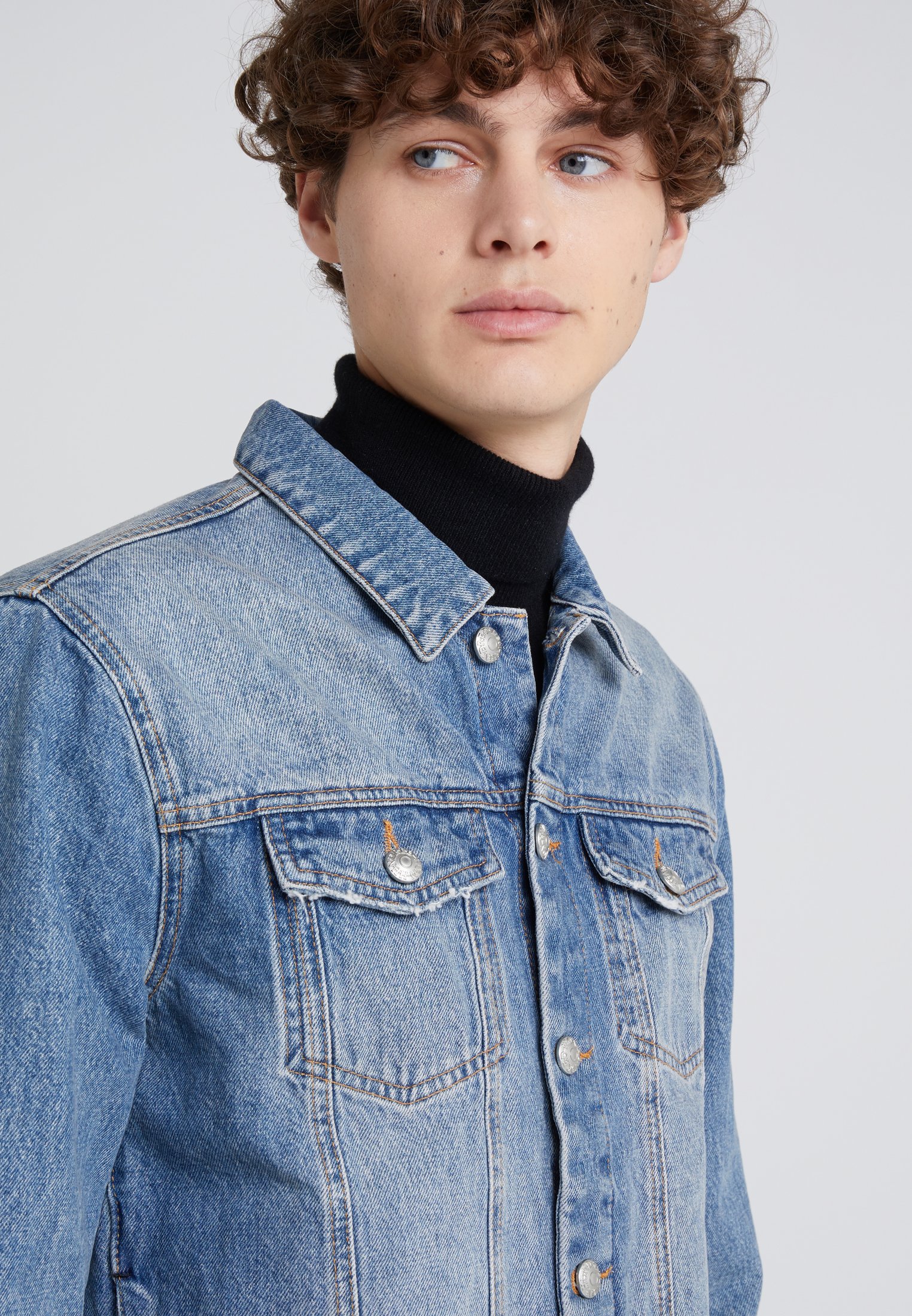 Won Hundred FOURTEEN DISTRESSED BUE 