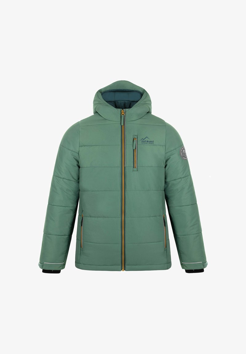 Grüne Steppjacke mit Kapuze, die horizontale Steppnähte aufweist, zwei seitliche Reißverschlusstaschen und ein Logo auf der linken Brust.