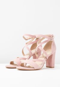 Pier One Sandaalit nilkkaremmillä - light pink