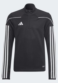 Schwarzer Athletik-Pullover mit halb geschlossener Kragen, weißem Adidas-Logo und drei weißen vertikalen Streifen an jedem Ärmel. Strukturierten Schulterakzenten.