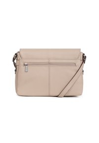 Borsa a tracolla in pelle beige con chiusura a patta, tasca anteriore con zip e tracolla regolabile. Texture liscia con linee pulite e semplici.
