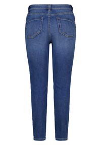 Jean en denim bleu foncé avec une coupe slim, cinq poches et des accents de couture. Il présente une taille mi-haute et des ouvertures de jambes effilées.
