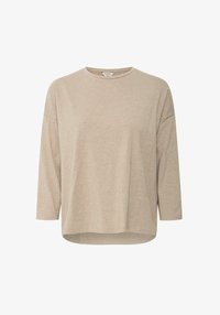 Unselected, roasted cashew melange