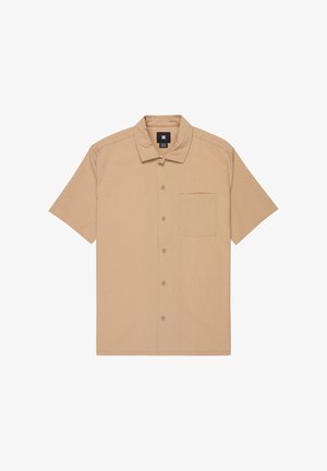Košile s krátkými rukávy na knoflíky z lehké béžové látky, disponující kapsou na prsou, měkkou texturou a klasickým límečkem.
