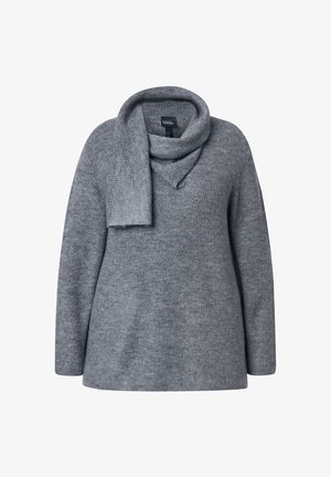 Grijze gebreide trui met een col en een aangehechte sjaal. Heeft een ontspannen pasvorm en een geribbelde textuur, geschikt om te dragen als laagje bij koeler weer.