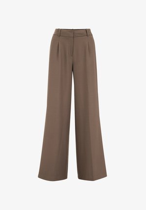 Bruine wijde broek met hoge taille, voorzien van voorplooien en een soepele textuur. Minimalistisch ontwerp zonder zichtbare hardware of patronen.