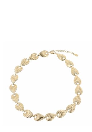 Collana dorata con pezzi metallici a forma di goccia intrecciata e rigata, collegati tra loro, e chiusura a catena regolabile.