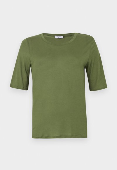 Tricou verde măsliniu cu mânecă scurtă din țesătură netedă, având decolteu rotund și croială dreaptă, fără modele sau accente vizibile.