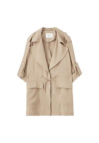 Trench-coat beige léger avec larges revers, pattes d'épaule boutonnées, manches retroussées, poches avant à rabats et taille resserrée par un cordon.