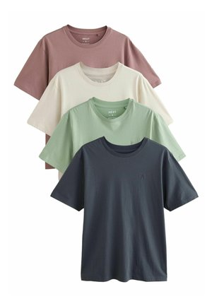 Quatre t-shirts à manches courtes exposés : les couleurs sont rose poudré, crème, vert pastel et bleu marine. Chacun a un col rond et une texture douce.