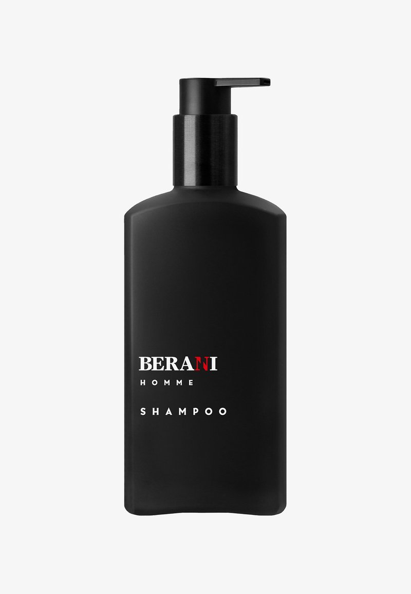Czarna butelka szamponu z dozownikiem z napisem "BERANI HOMME SHAMPOO" w białym i czerwonym kolorze na przodzie.