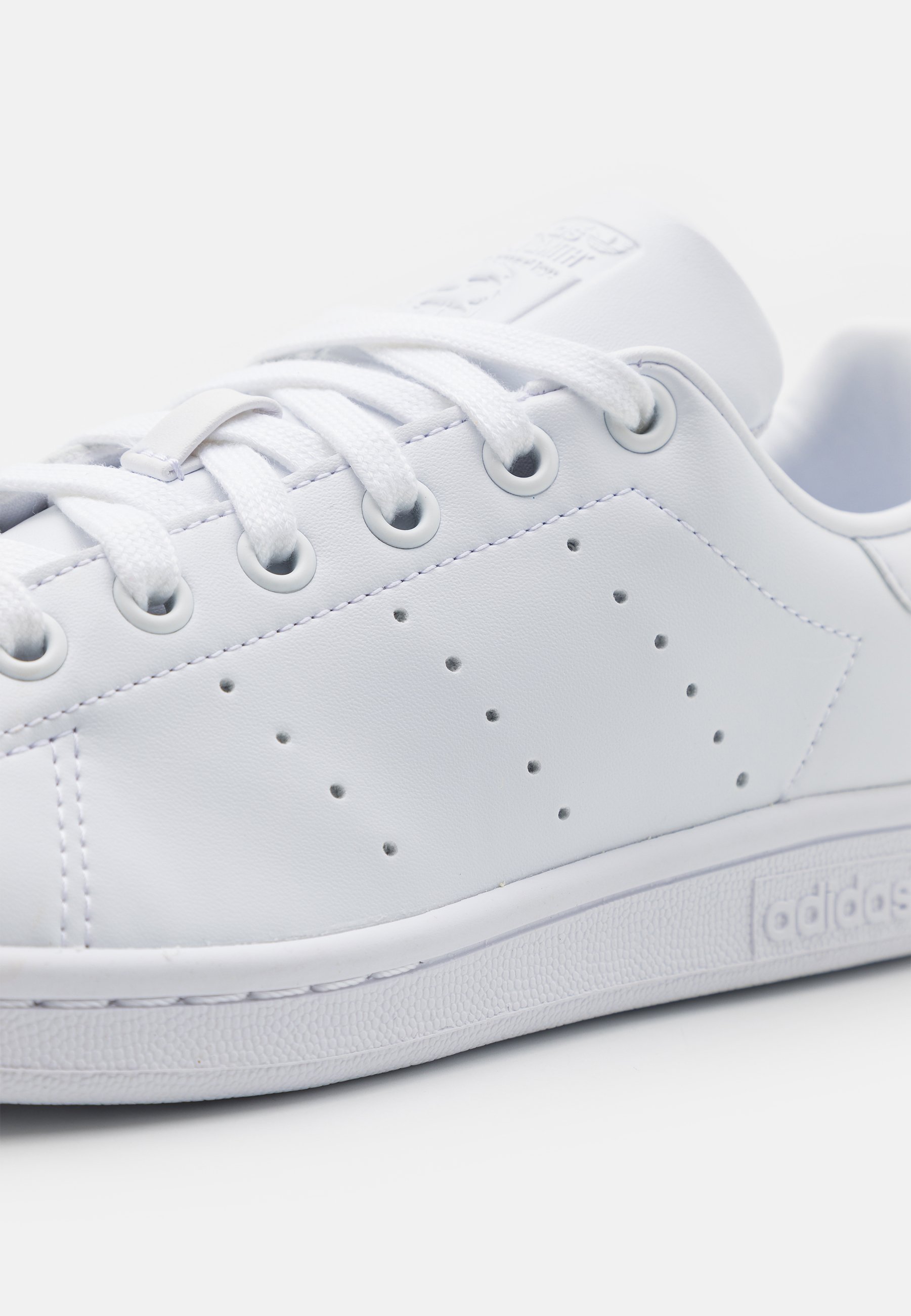 stan smith white core black