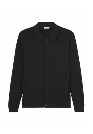 Schwarze gerippte Strickjacke mit kragenförmigem Ausschnitt, sieben Knopfverschluss und Seitentaschen. Sie hat lange Ärmel und eine strukturierte Oberfläche.