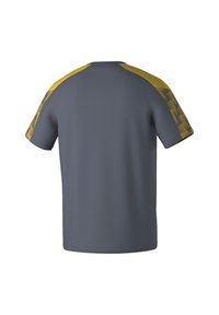 Maglietta corta grigia a maniche corte con dettagli gialli sulle spalle, caratterizzata da un design testurizzato. Tessuto morbido, collo rotondo e vestibilità comoda.