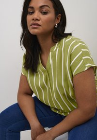 Kaffe Curve KCSIDA - Blusa - calla green chalk stripe