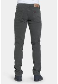 Pantaloni in cotone grigi con vestibilità slim, dotati di tasche posteriori e di una etichetta in pelle alla vita. Tessuto liscio, design minimale.