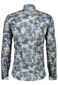 Langarmshirt in het blauw met een tropisch bladenpatroon in zwart en wit. Gemaakt van een gladde stof met een button-down kraag en manchet.