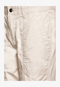 Unausgewählt, beige