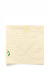 Sárga csíkos terítő hímzett napmotívummal, zöld levéllel és rózsaszín díszítéssel. Szövetből készült, sima tapintású és szegélyezett szélekkel.