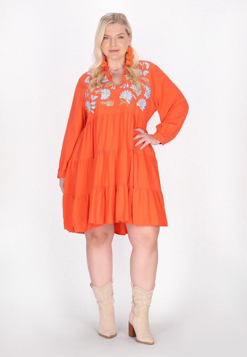 IZIA PLUS SIZE - Day dress - orange - Zalando
