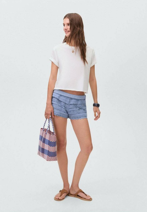 WITH RUFFLES - Shorts4