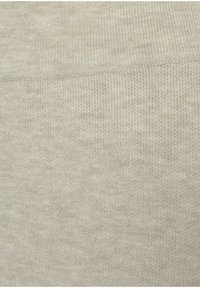 Tessuto a maglia beige chiaro con una consistenza morbida e un leggero motivo a righe, che mostra sottili variazioni di tonalità e densità.