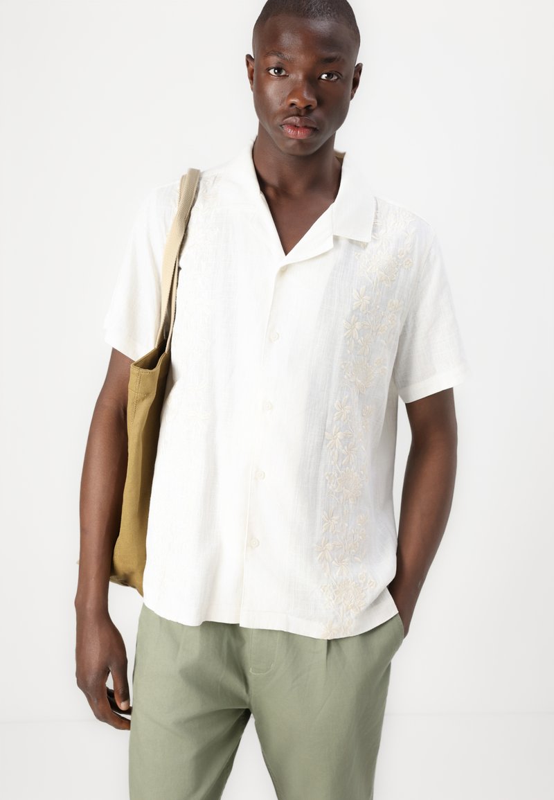 Topshop - Camicia corta a maniche corte in raso verde