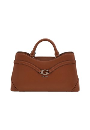 Bolso sintético marrón con forma estructurada, parte superior curva, asas dobles y un destacado logotipo plateado en forma de "G" en el frente. Textura lisa.