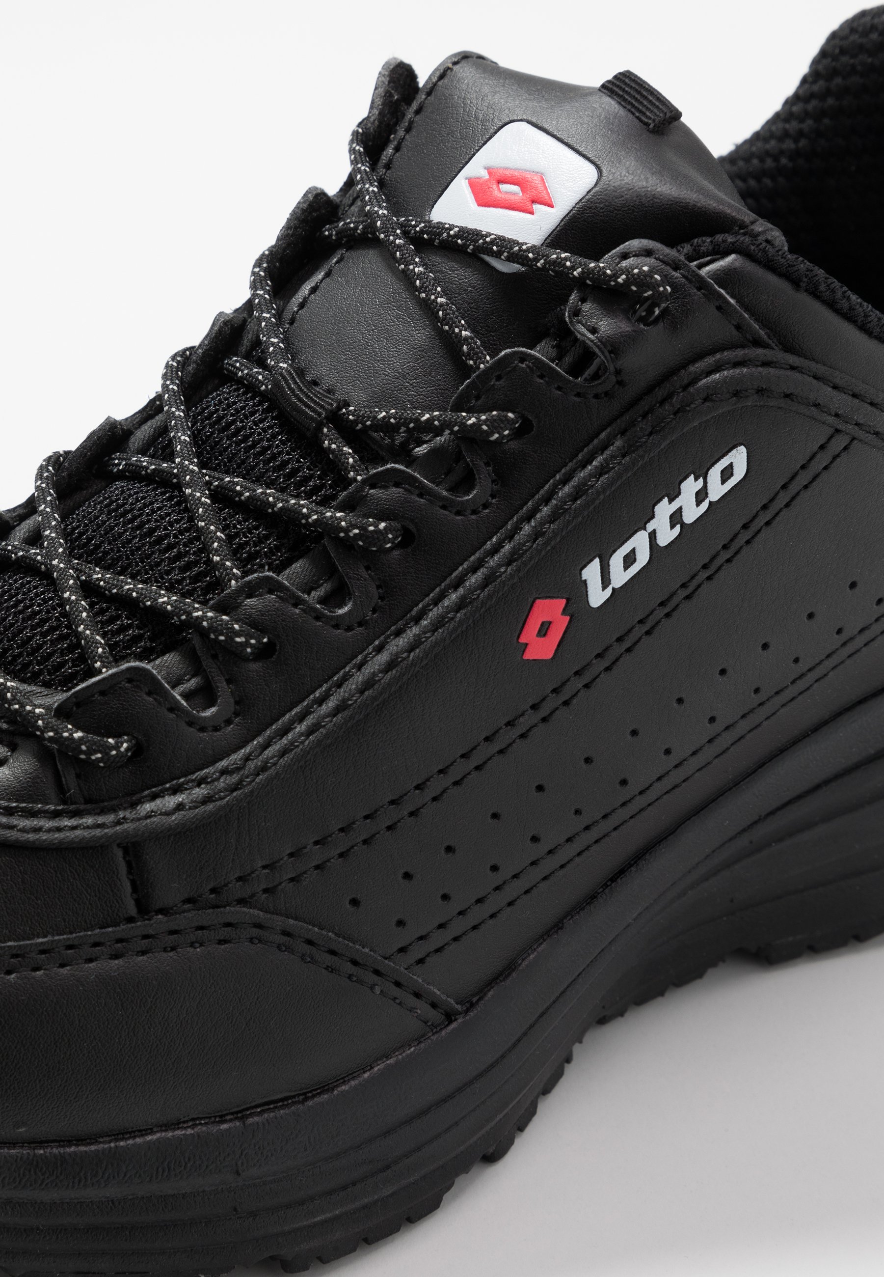 lotto white sports shoes