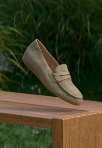 No seleccionado, beige