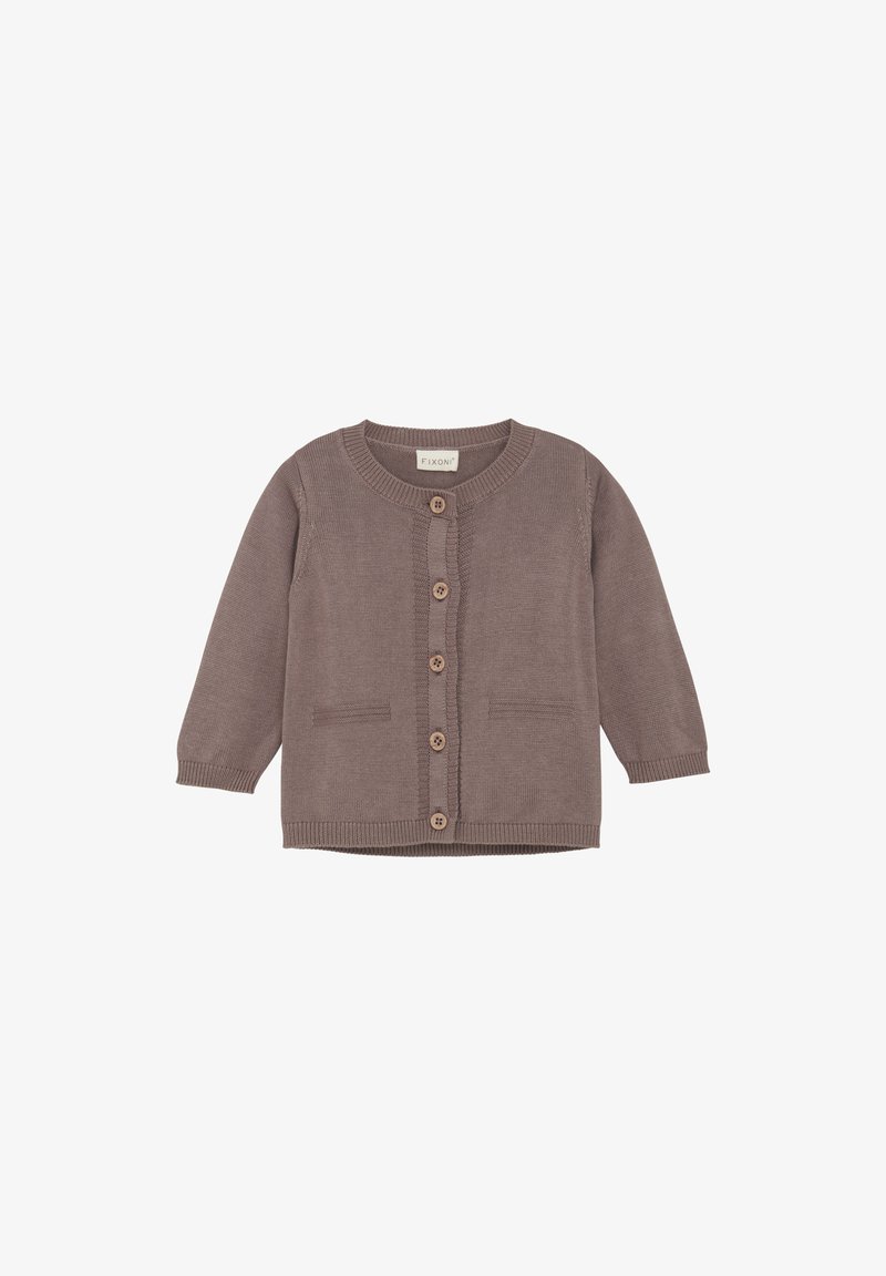 Brauner Strickcardigan mit langen Ärmeln, rundem Ausschnitt, sechs Knöpfen und zwei vorderen Taschen. Strukturiertes Gewebe mit gerippten Kanten.