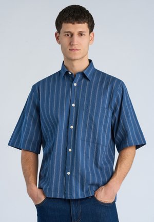 Lindbergh STRIPED CROPPED S/S - Vapaa-ajan kauluspaita - indigo blue