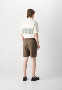 Les Deux Rövidnadrágok - brown