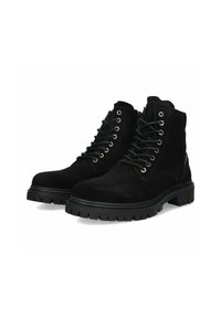 Botas de tobillo de ante negro con un collar acolchado, ojales de metal para los cordones y una suela de goma resistente con profundas marcas para mayor tracción.