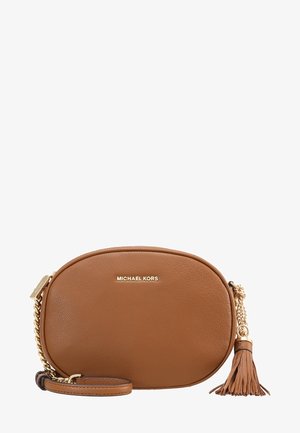 Brązowa owalna skórzana torba na ramię z złotym łańcuszkowym paskiem, detalem z chwostem i logo "MICHAEL KORS" z przodu.