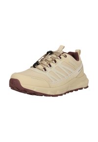 Lys beige vandtæt vandresko med en struktureret finish, brune detaljer og elastiske snørebånd. Har en robust sål til godt greb.