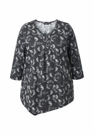 Blusa de pico gris oscuro con mangas de 3/4, que presenta un estampado en toda la prenda de botas de vaquero blancas y grises y flores.