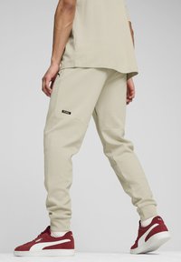 Puma RAD CAL - Treniņtērpa apakšdaļas - desert dust