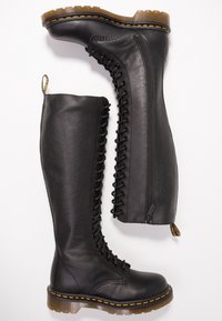 Dr. Martens Šněrovací vysoké boty - black